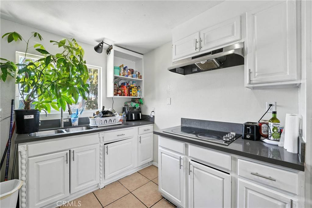 Los Angeles, CA 90059,711 E 118th ST
