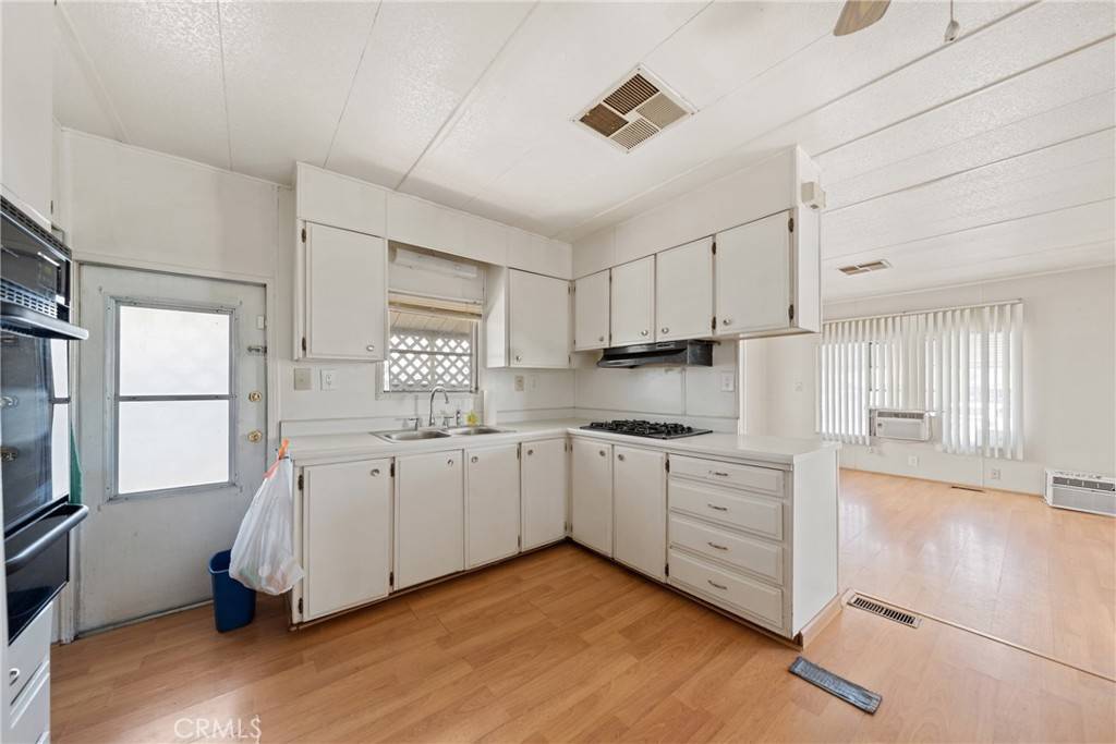 Hemet, CA 92543,1380 W Florida #22