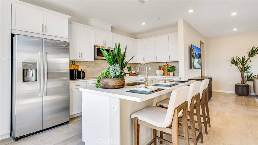 Ontario, CA 91762,2711 E Amberley Privado
