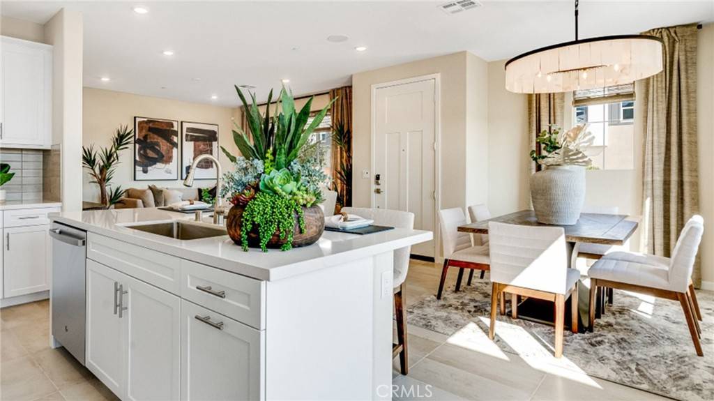 Ontario, CA 91762,2711 E Amberley Privado