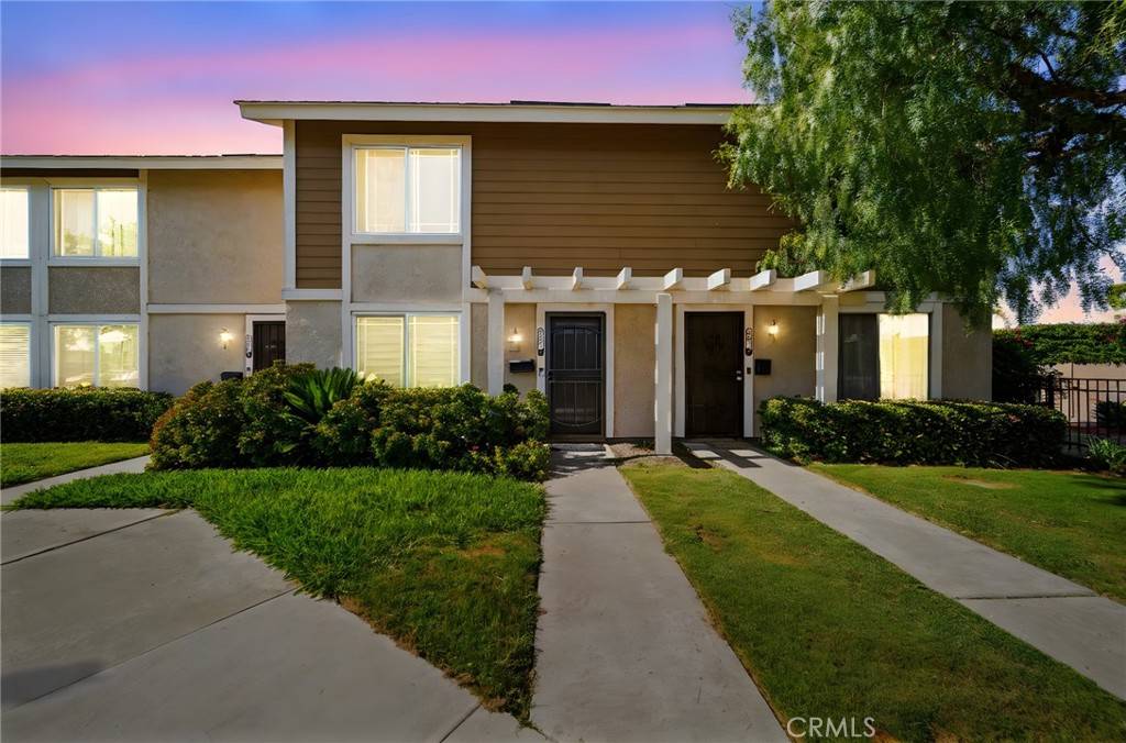 2921 S Sycamore St #E, Santa Ana, CA 92707