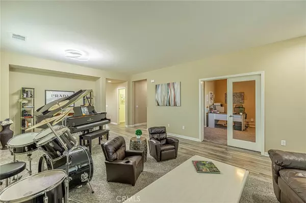 Lancaster, CA 93536,42305 Columbia Ct
