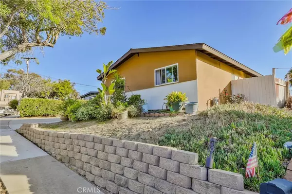 San Diego, CA 92117,4657 Chateau PL