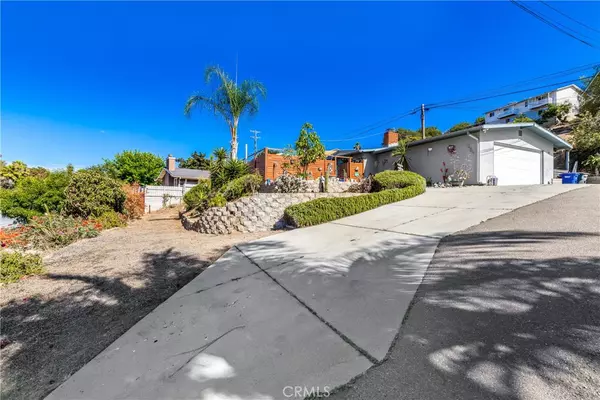 Vista, CA 92083,254 Lobelia DR