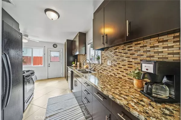 Riverside, CA 92503,8828 Holly LN