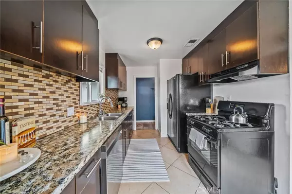 Riverside, CA 92503,8828 Holly LN