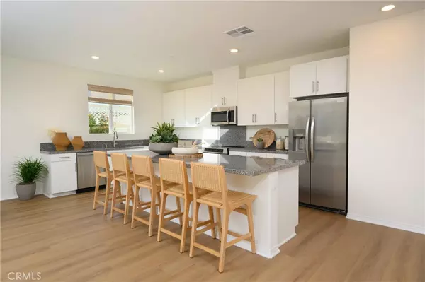 2368 Iris Petal LN, Perris, CA 92570