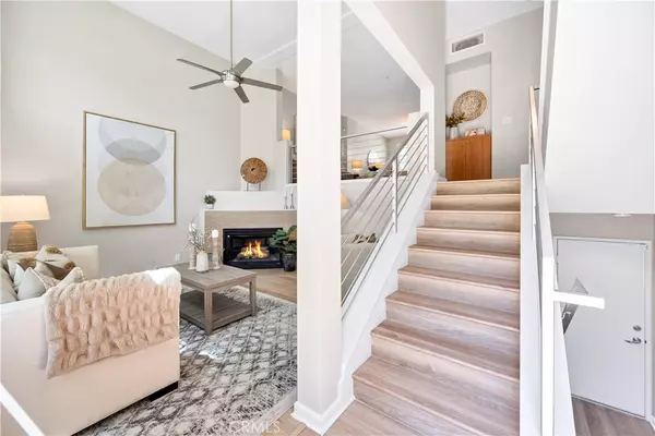452 E Jeanette LN, Santa Ana, CA 92705