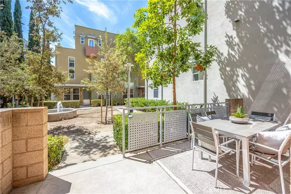 Santa Ana, CA 92705,452 E Jeanette LN