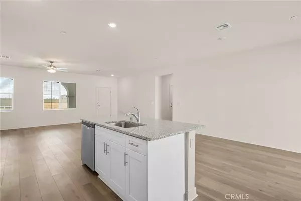 Apple Valley, CA 92307,22832 Saddleback AVE