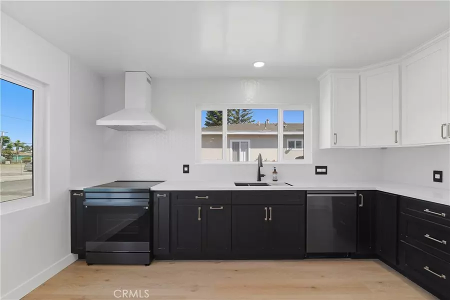 9312 S 6th AVE, Inglewood, CA 90305