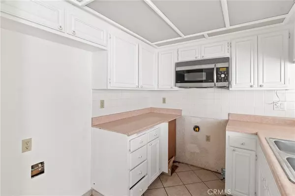 Lancaster, CA 93536,43334 32nd St W #17