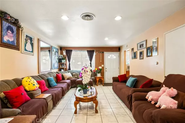 Santa Ana, CA 92704,3413 W James AVE