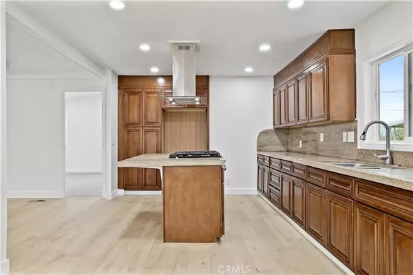 Lake Elsinore, CA 92530,32549 Crescent