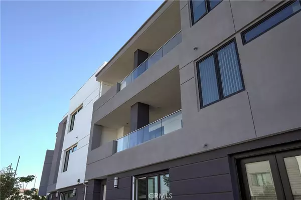 Tustin, CA 92782,16235 Dawn Way #203