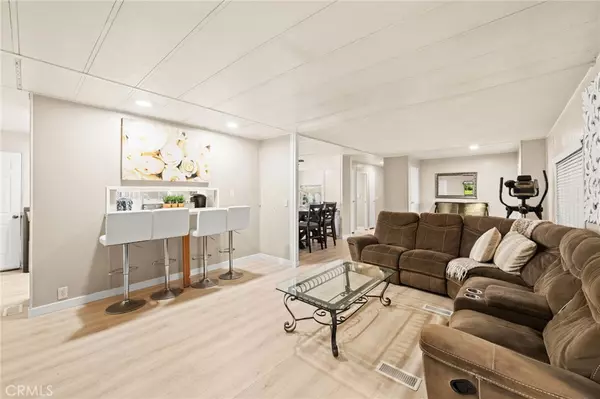 Corona, CA 92879,777 S Temescal #11