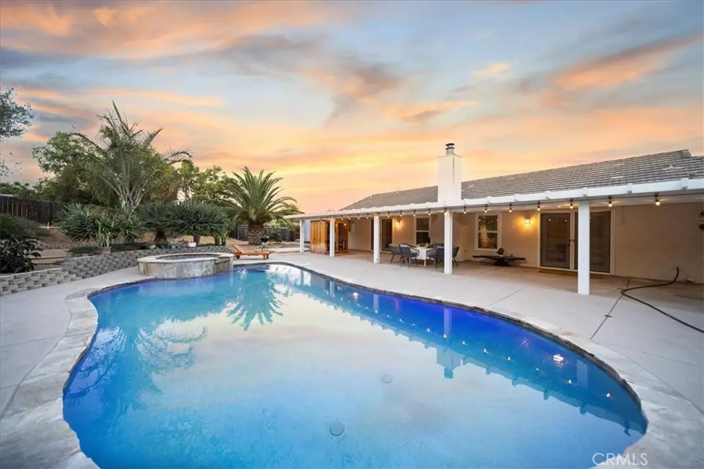 Fallbrook, CA 92028,203 Rhesa