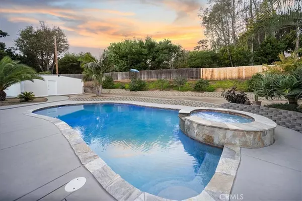 Fallbrook, CA 92028,203 Rhesa