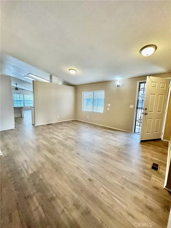 Hemet, CA 92543,1536 S state st #161