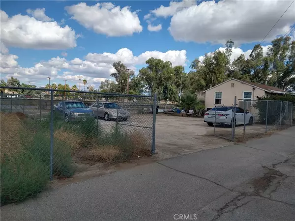 Perris, CA 92570,182 184 State ST