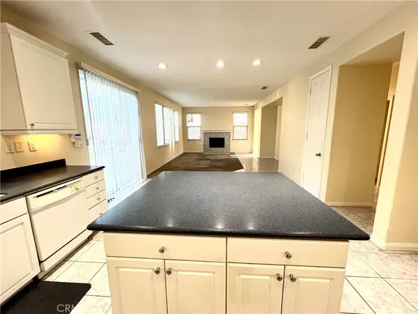 Lake Elsinore, CA 92532,32372 Whispering Willow