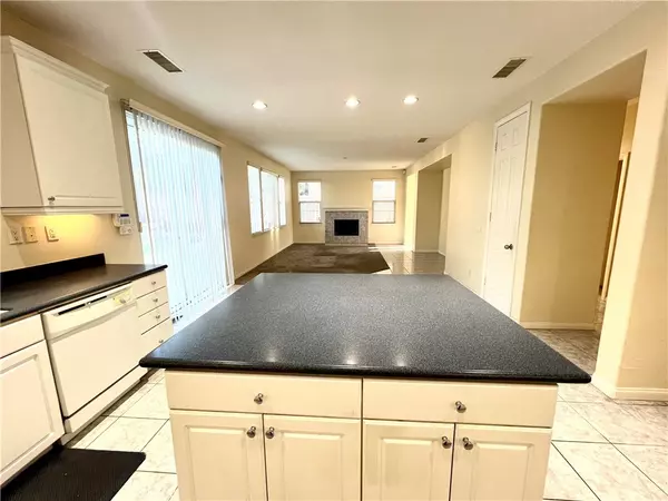 Lake Elsinore, CA 92532,32372 Whispering Willow