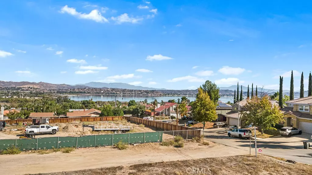 Lake Elsinore, CA 92530,33351 Macy ST