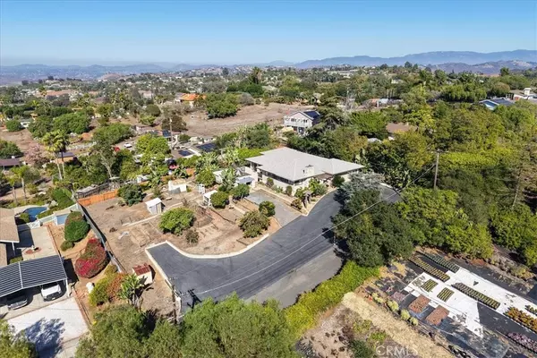 Vista, CA 92084,2995 Blackwell