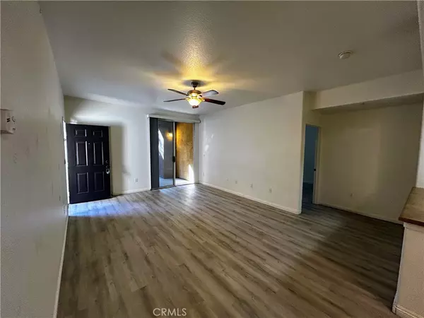 Murrieta, CA 92562,24909 Madison #111