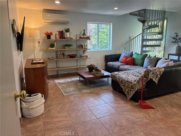 Hollywood Hills, CA 90068,2440 N Gower ST #B