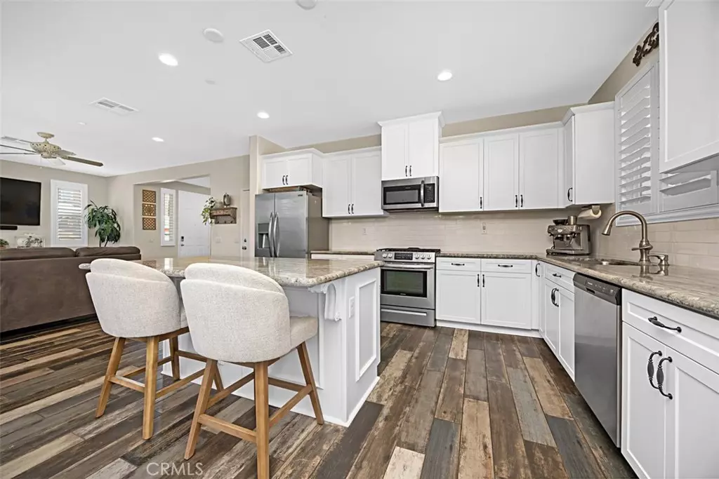 Murrieta, CA 92562,24213 Hazelnut