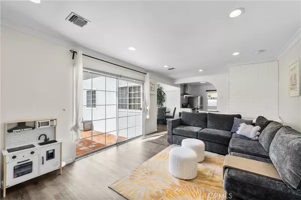 Encino, CA 91316,18019 Tiara