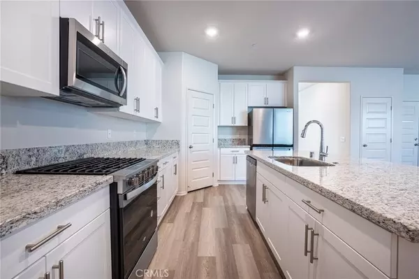 Lake Elsinore, CA 92532,19508 Hanging Rock Rd.