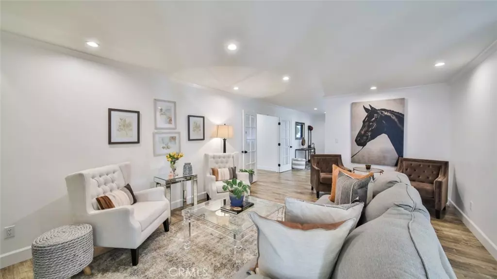 6704 Shoup AVE, West Hills, CA 91307