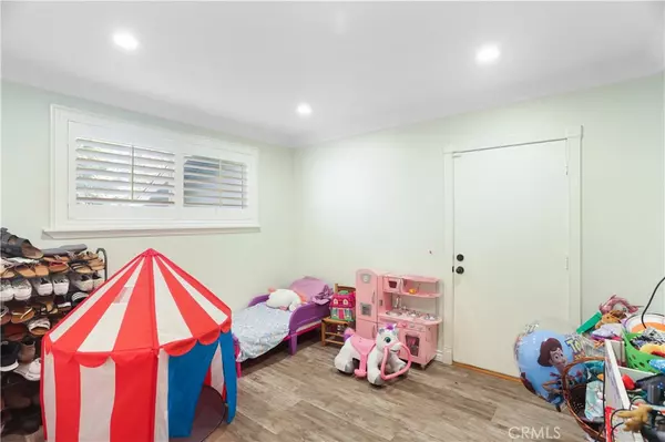 Ontario, CA 91762,1406 Hollowell ST