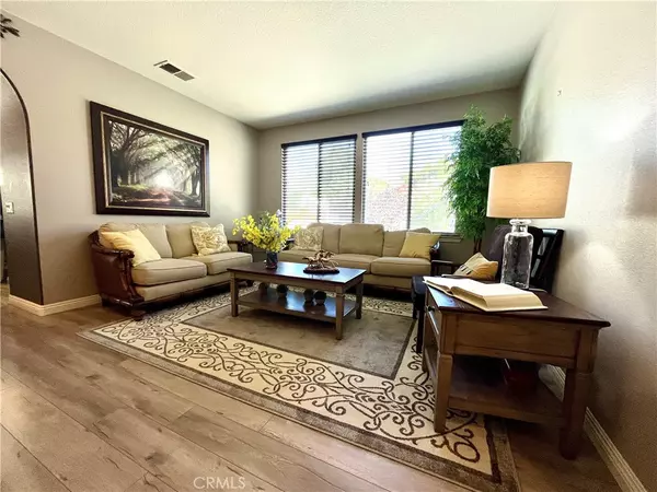 Eastvale, CA 92880,6716 Estonian DR