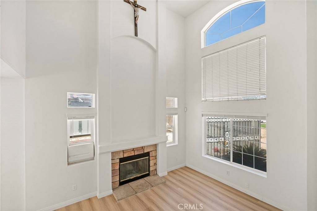 Hesperia, CA 92344,8924 Fordham CT