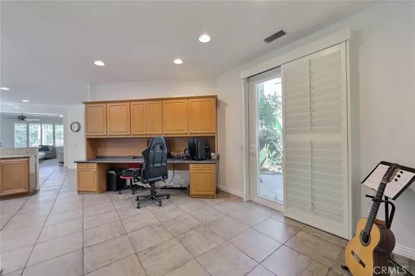 Irvine, CA 92602,22 Saintsbury