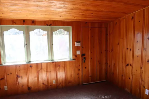 Rimforest, CA 92378,1240 Lovers LN