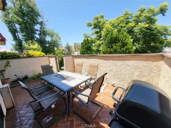 Canyon Country, CA 91387,27667 Ironstone DR #4