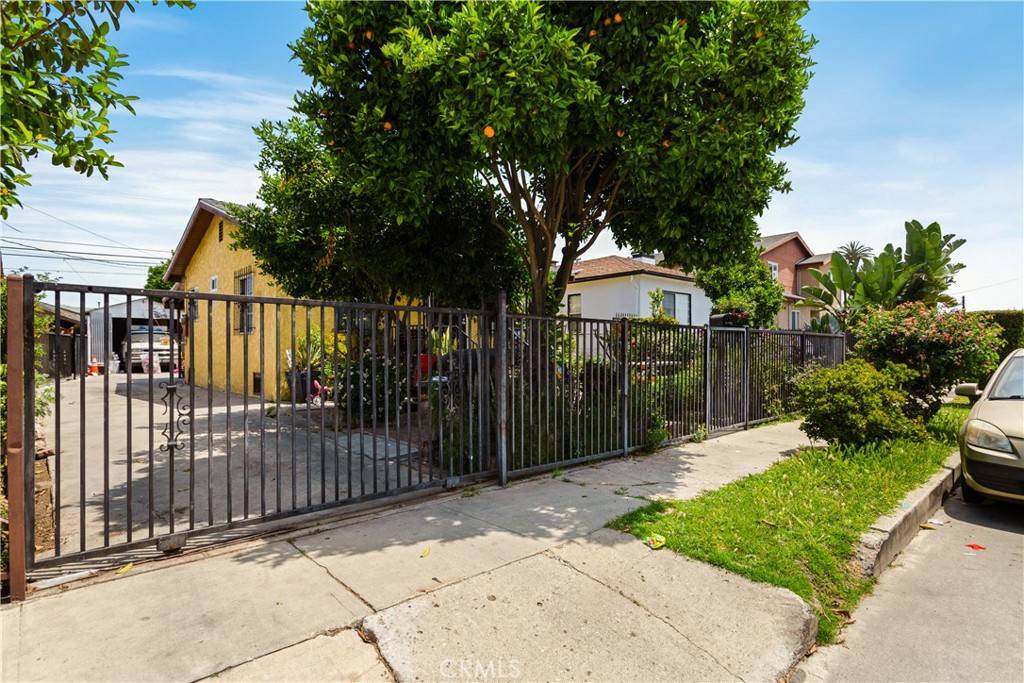 139 W 88th PL, Los Angeles, CA 90003