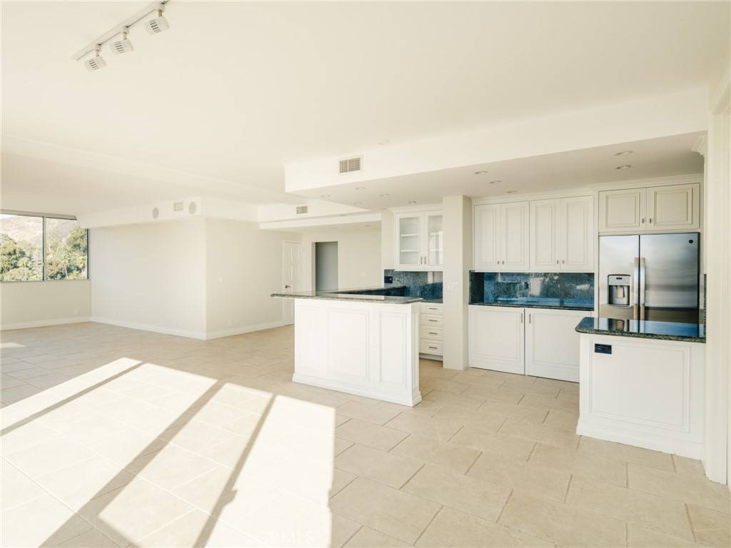 Los Angeles, CA 90272,17352 Sunset BLVD #505D