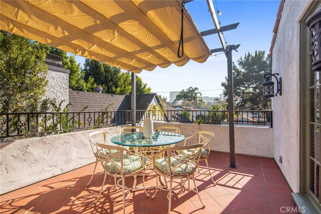 Los Angeles, CA 90048,8246 4th ST
