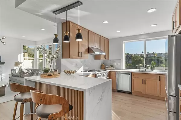 Lake Forest, CA 92610,20 Flores