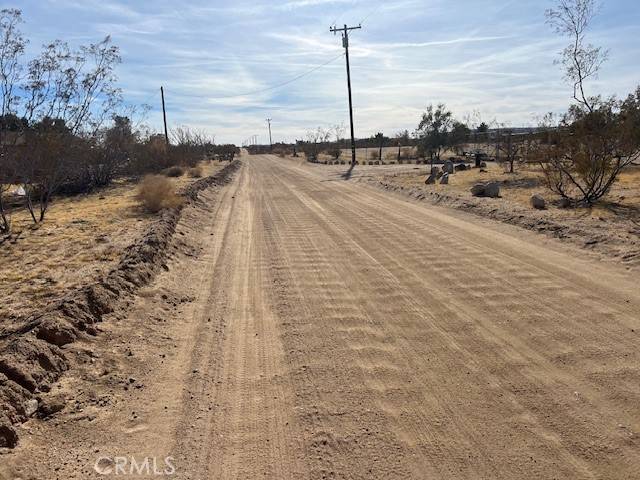 Landers, CA 92285,1567 Dakota LN