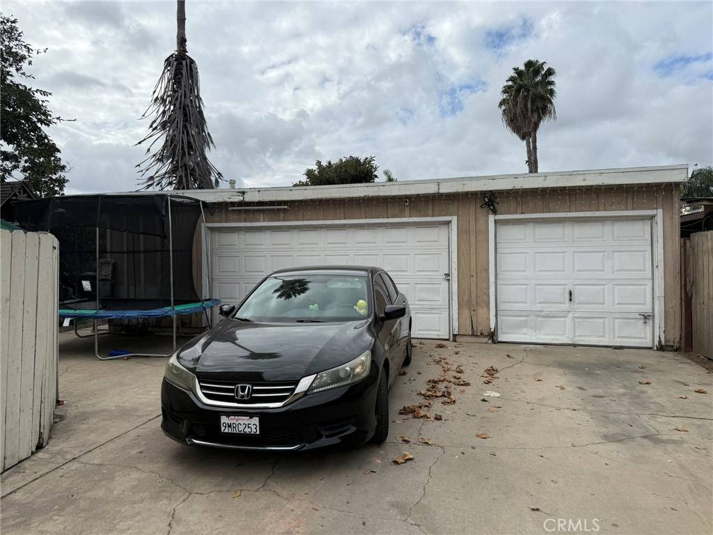 Santa Ana, CA 92701,208 N Wright ST