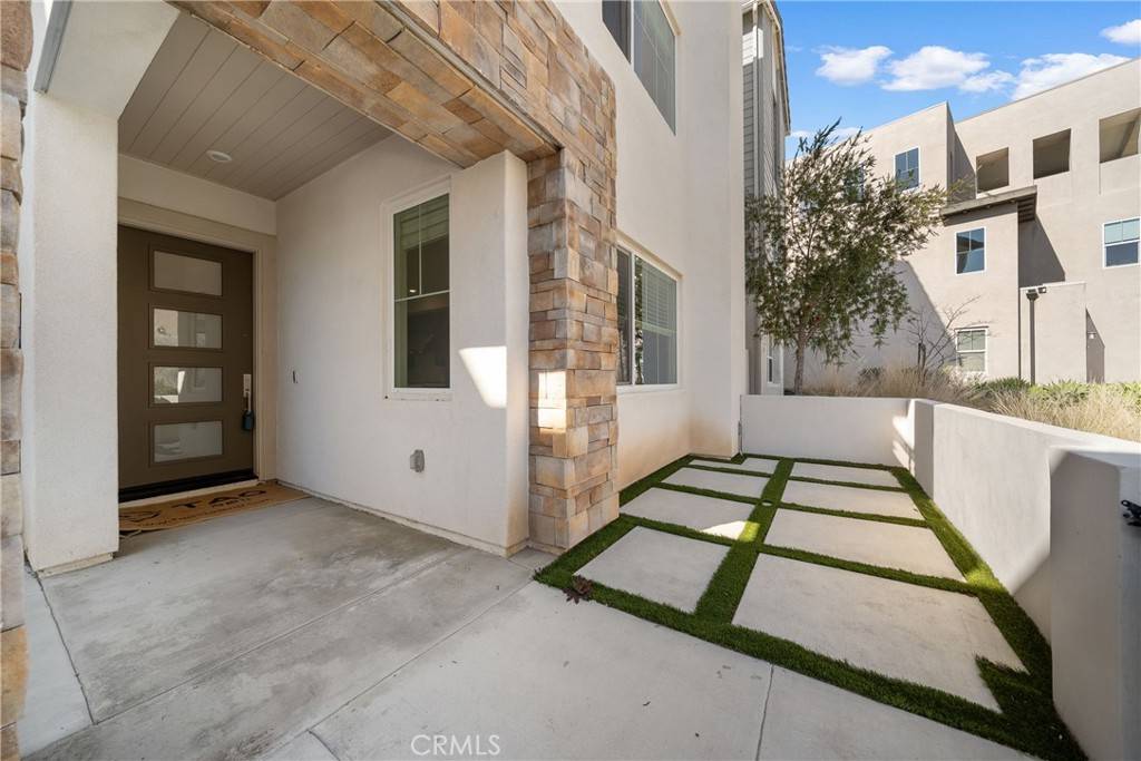 Irvine, CA 92618,125 Spiral