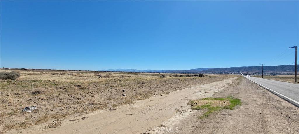 Del Sur, CA 93536,0 70 St W