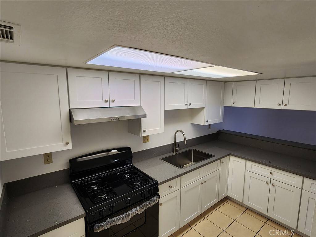 Ontario, CA 91764,1452 E 5th ST #3