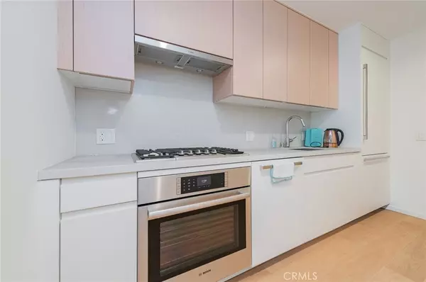 Los Angeles, CA 90017,877 Francisco ST #625